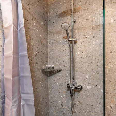 Διαμέρισμα Downtown Modern With Balcony By Flat Mаnager