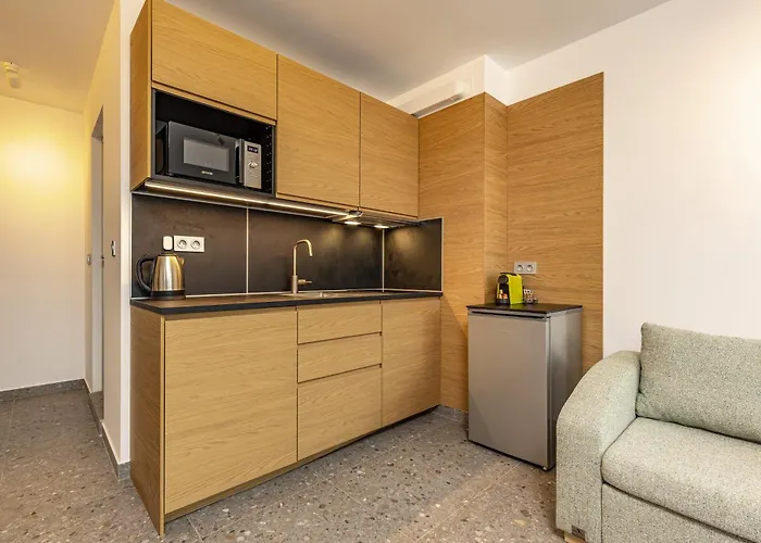 Downtown Modern With Balcony By Flat Mаnager 플로브디프