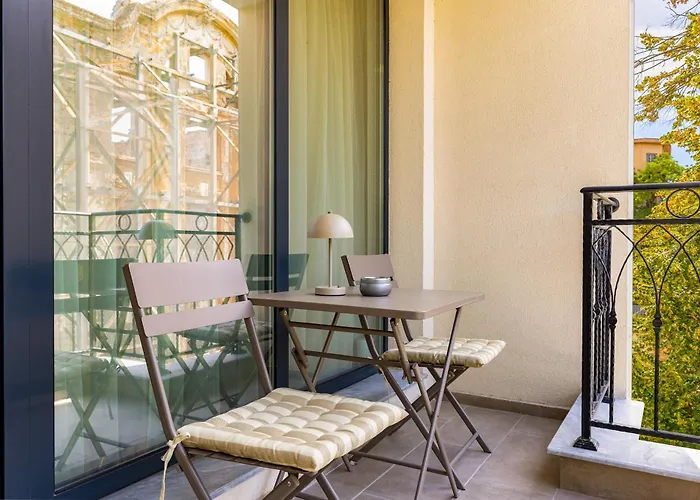 Downtown Modern With Balcony By Flat Mаnager 아파트 *