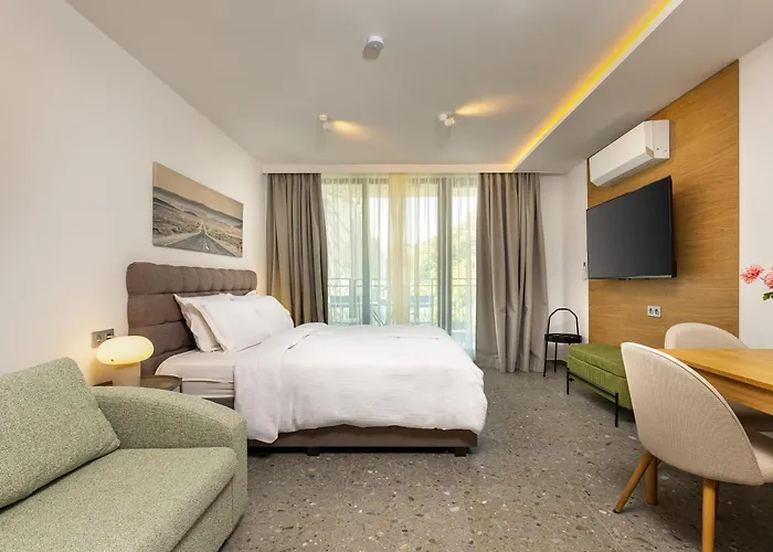 Downtown Modern With Balcony By Flat Mаnager 아파트 *