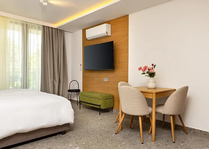 아파트 Downtown Modern With Balcony By Flat Mаnager 플로브디프