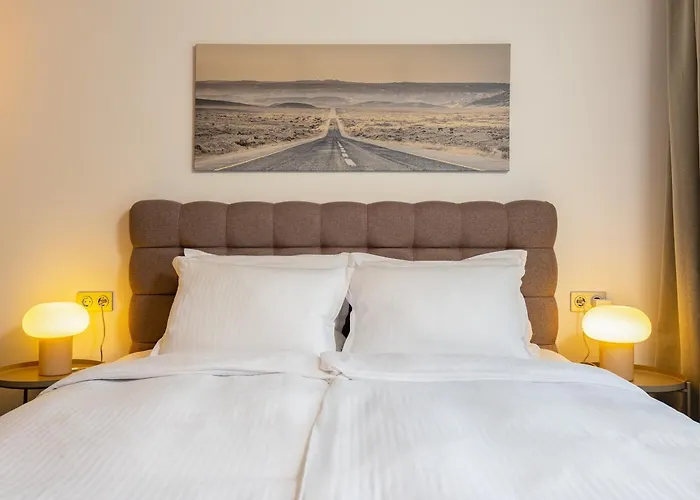 Downtown Modern With Balcony By Flat Mаnager 아파트 *