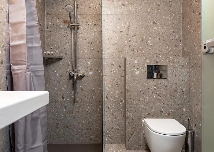 Downtown Modern With Balcony By Flat Mаnager 플로브디프