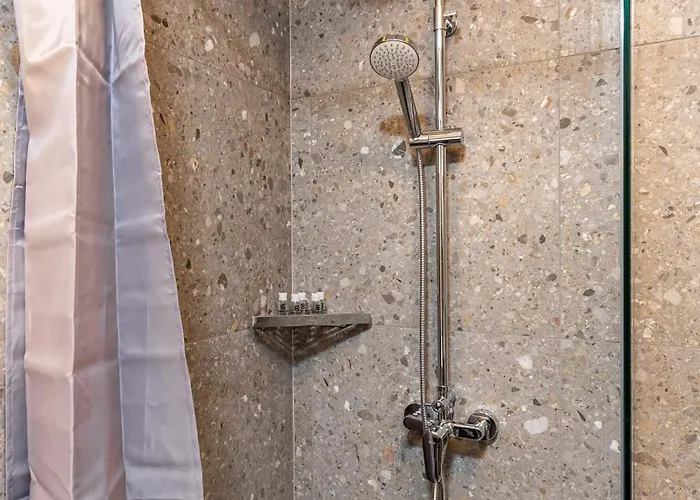 아파트 Downtown Modern With Balcony By Flat Mаnager